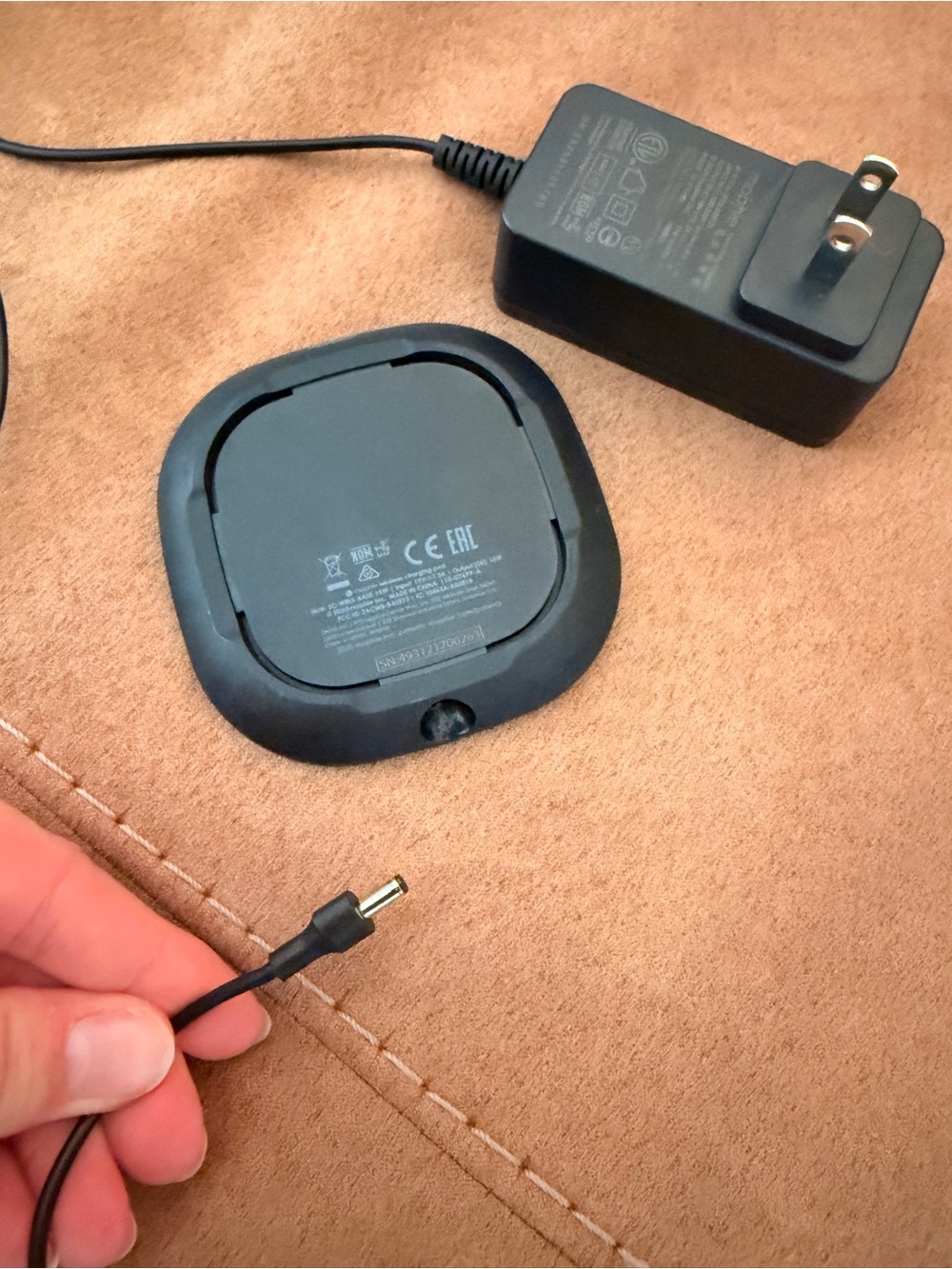 mophie 15W Black Wireless Charging Pad - Picture 4 of 4